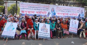 Jobless nurses begin sit-in program