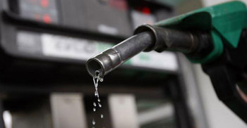 Oil trades cautiously ahead of crunch producers summit