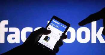 Facebook brings chatbots to Messenger 