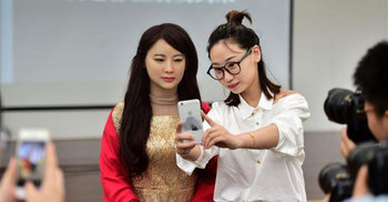 Chinese university unveils lifelike robot 