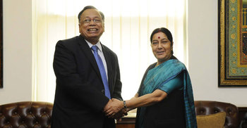 Mahmood meets Sushma in New Delhi
