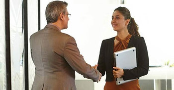 Kareena excited about her corporate look in ‘Ki and Ka’