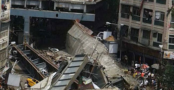 15 killed in Kolkata Flyover Collapse