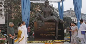 Mamata unveils memorial for Language martyr