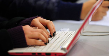 Women write better code, study suggests
