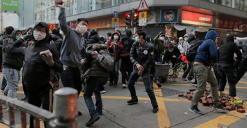 Clashes over Hong Kong food stalls