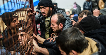 New refugee camps go up inside Syria