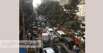 Students’ agitation halt traffic on Mirpur Road