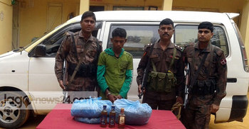 কসবায় গাঁজা ও হুইস্কিসহ যুবক আটক