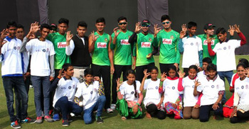 শিশুদের সঙ্গে টাইগাররা