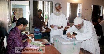 দোহারে নির্বিঘ্নে ভোটগ্রহণ চলছে, সতর্ক আইনশৃঙ্খলা বাহিনী