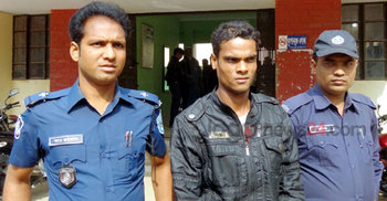 দিনাজপুরে ছাত্রীর পর্ন ভিডিও ধারণ করায় শিক্ষক গ্রেফতার