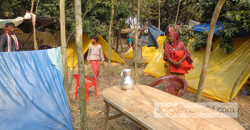 পলিথিনের তাবু এখন ওদের বাড়ি-ঘর