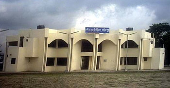 ফরিদপুরে অভ্যন্তরীণ বাস চলাচল বন্ধ 