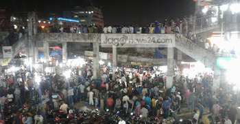 ফুটপাত উচ্ছেদ : লাভবান হচ্ছে পুলিশ পাতি নেতা!