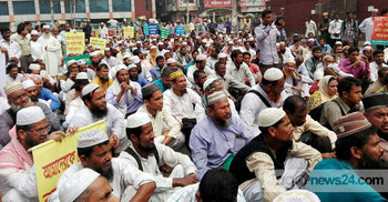 শিক্ষামন্ত্রীকে স্মারকলিপি দিতে গিয়ে বাধার মুখে ইবতেদায়ী শিক্ষকরা