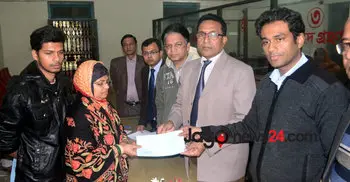 পেট্রলবোমায় নিহতদের পরিবারকে আর্থিক সহায়তা