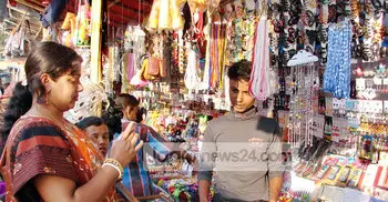 সাগরদাঁড়িতে বসেছে মধুমেলা