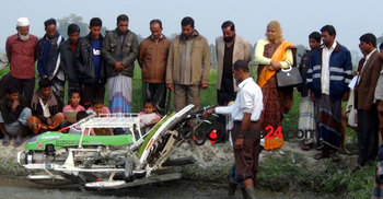 কিশোরগঞ্জে কৃষকরা বিনামূল্যে পেলেন ধানের চারা রোপণের যন্ত্র 