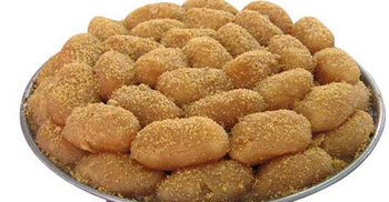 মীর কাশেমের ফাঁসি বহাল রাখায় মানিকগঞ্জে মিষ্টি বিতরণ