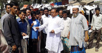 ধামইরহাটে প্রচার প্রচারণায় ব্যস্ত প্রার্থীরা