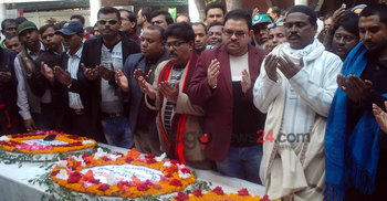 বঙ্গবন্ধুর মাজারে নড়াইল পৌরসভার মেয়র-কাউন্সিলরদের শ্রদ্ধা