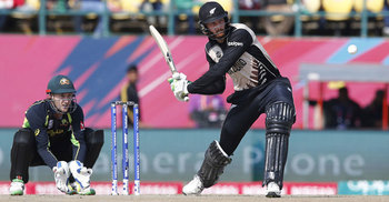 নিউজিল্যান্ডের সংগ্রহ ১৪ ওভারে ৯৭/৪