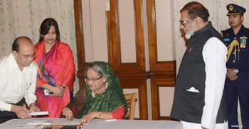 স্বাধীনতা দিবসের স্মারক ডাকটিকিট অবমুক্ত করলেন প্রধানমন্ত্রী