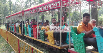 বিনোদন কেন্দ্রে উৎসবের আমেজ