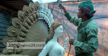চারদিন পর সরস্বতী পূজা : ব্যস্ত প্রতিমা শিল্পীরা