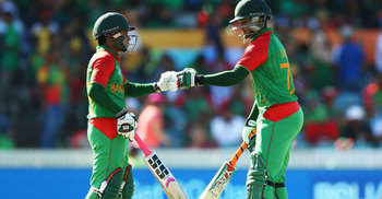 সাকিবের সাথে মাঠে নেমেছে মুশফিক