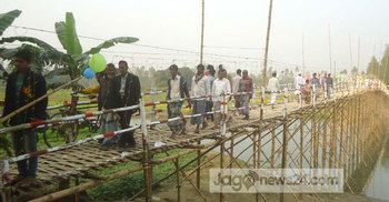 গ্রামবাসী নির্মাণ করলেন ৬শ` ফুট সাঁকো