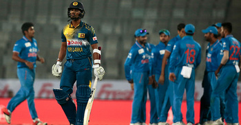 ভারতের পেসারদের তোপে চাপে শ্রীলঙ্কা