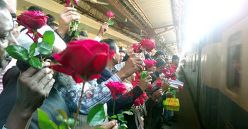 বিজয় এক্সপ্রেসের যাত্রাবিরতিতে উচ্ছ্বসিত আখাউড়াবাসী