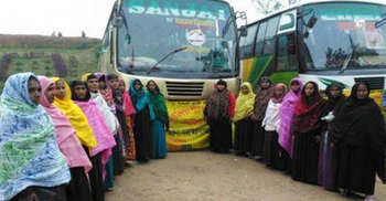 নিজ এলাকার প্রবীণদের নিয়ে বনভোজন করলো ওয়ালটন