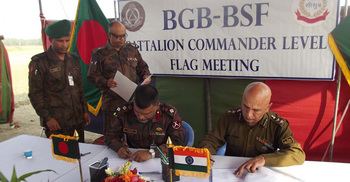 লালমনিরহাট সীমান্তে বিজিবি-বিএসএফ পতাকা বৈঠক