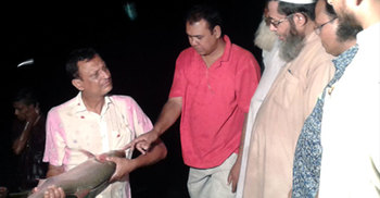 নাটোরে মাছ চাষ করে সফল অরুন কুমার 