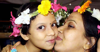 ভালোবাসা দিবস: ফুলের বাজারে আগুন!