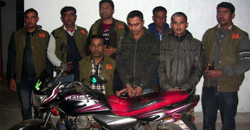 মাগুরায় চোরাই মোটরসাইকেলসহ গ্রেফতার ২