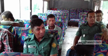 লোকাল বাসে রিমান্ডের আসামি!