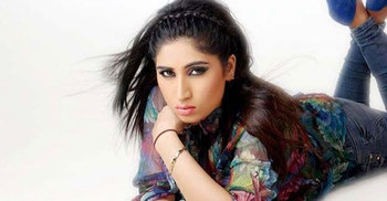 ভারত জেতায় নগ্ন হতে পারলেন না কান্দিল (ভিডিও)