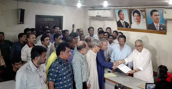 খালেদার পক্ষে মনোনয়নপত্র জমা দিলেন রিজভী