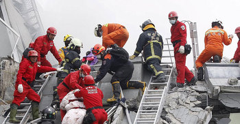 ছবিতে তাইওয়ানে শক্তিশালী ভূমিকম্প