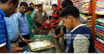 বিক্রয় মূল্য বেশি রাখায় ৪ দোকানিকে জরিমানা