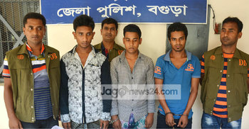 বিদেশি পিস্তলসহ ৪ অস্ত্র ব্যবসায়ী গ্রেফতার