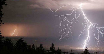 বজ্রপাতে সাত জেলায় ১০ জনের মৃত্যু