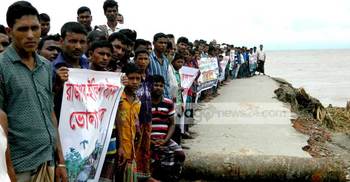 ভোলায় ত্রাণ নয় অস্তিত্ব রক্ষার আহ্বান