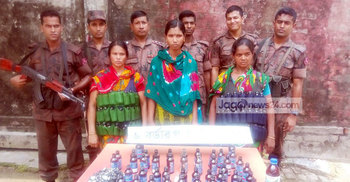 জীবননগরে তিন নারী মাদক ব্যবসায়ী আটক