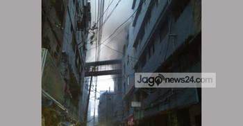 না.গঞ্জের টোকিও প্লাজায় আগুন