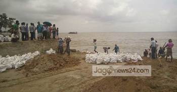 দৌলতদিয়ায় ৩টি ফেরিঘাট বন্ধ : দুর্ভোগে যাত্রীরা